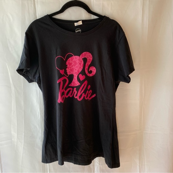 BARBIE T-shirt Heart Logo in Pink shirt black SZ L. NWOT - Picture 1 of 10